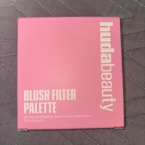 HUDA BEAUTY Blush Filter Palette in Soft Pink